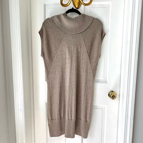 Banana Republic Lightweight Sweater Mini Dress in Tan/Nude/Taupe. Size Medium - Picture 2 of 5